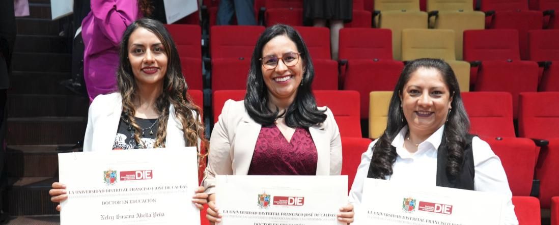 El DIE-UDFJC celebra un nuevo logro académico en la ceremonia de grados