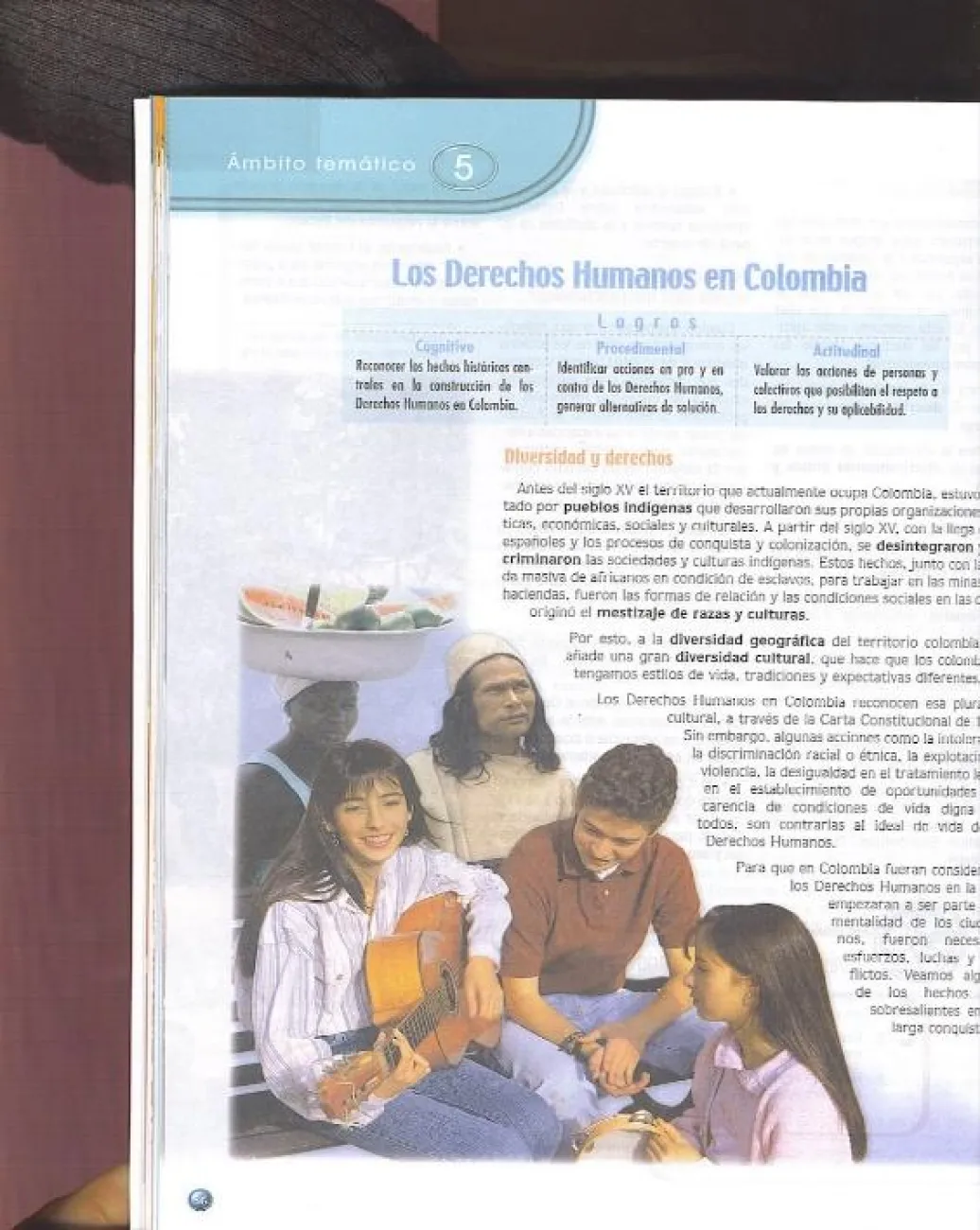 Imagen de página de texto con montaje de grupos étnicos