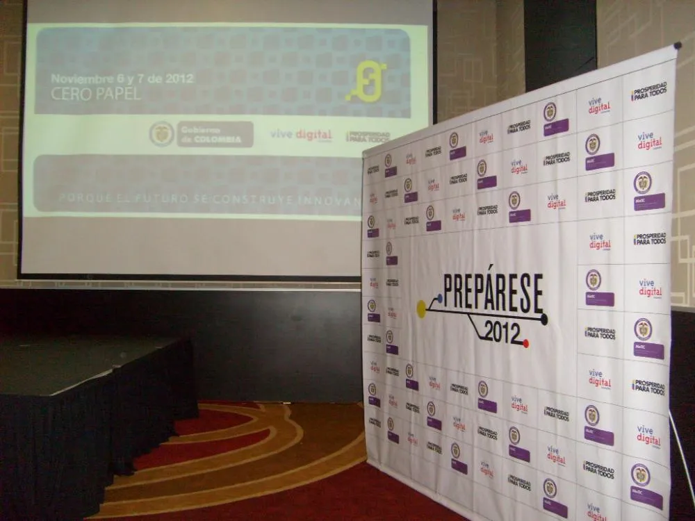 Fotografia de la Presentación y Póster del Seminario internacional cero papel